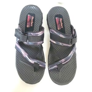 7 EUC Grey Black Skechers Sandals Flip Flops